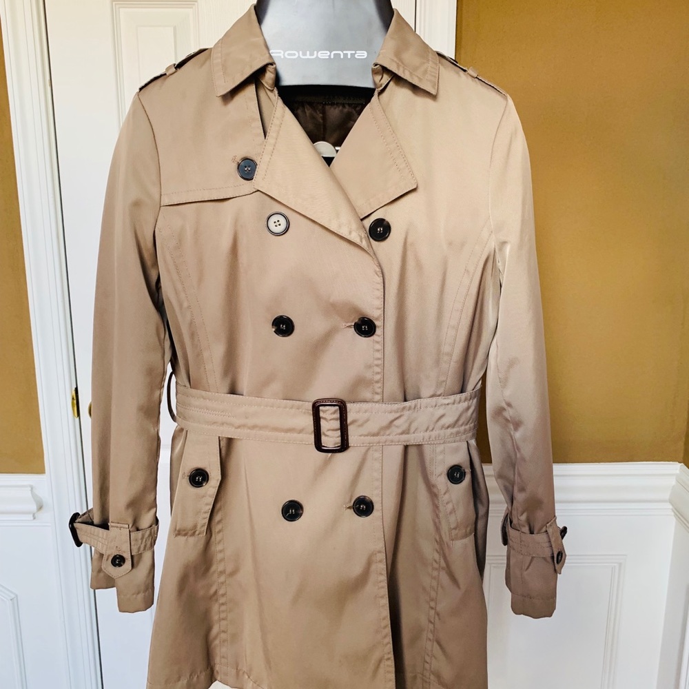 Water resistant classic trench coat